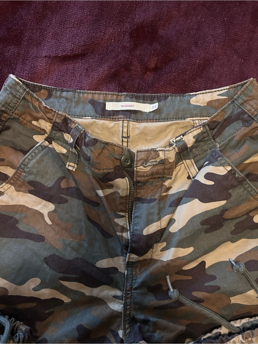 Levi's Camo Cargo Pants in Green and Brown - Picture 4 of 8